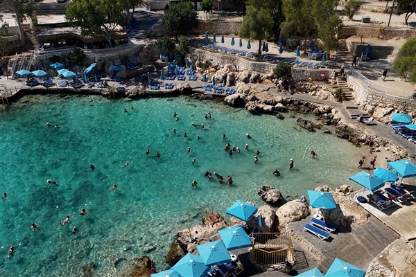 Mersin Emekli Evi üyeleri, Yapraklı Koy’da denizin tadını çıkardı