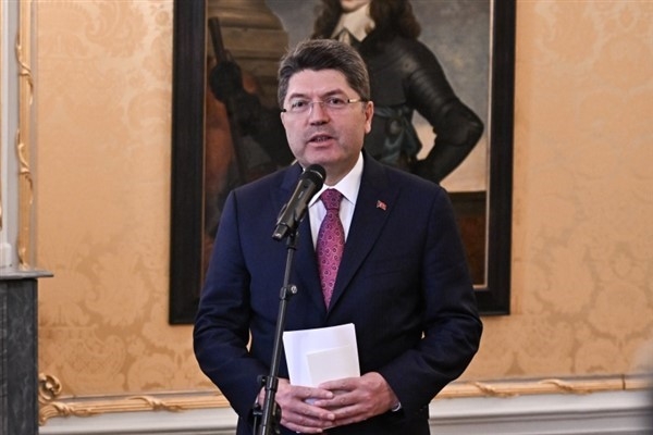 Bakan Tunç'tan sınava girecek adaylara başarılar mesajı