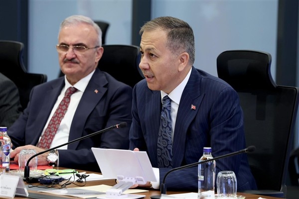 Bakan Yerlikaya: AFAD ekipleri saha çalışmalarına başladı