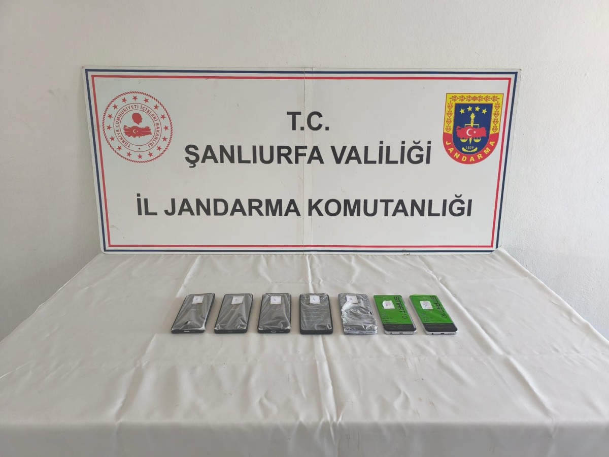 Birecik’te Yol Kontrolünde Kaçak Cep Telefonu Ele Geçirildi