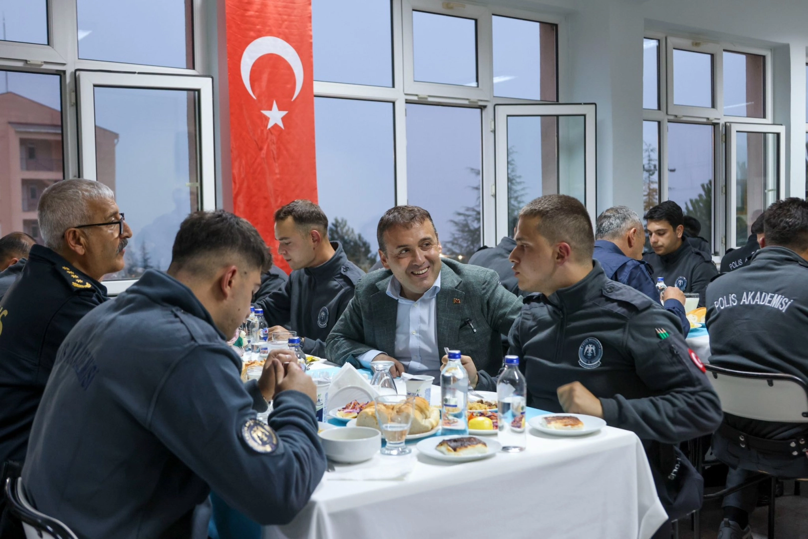 Vali Sözer, POMEM öğrencileriyle bir araya geldi