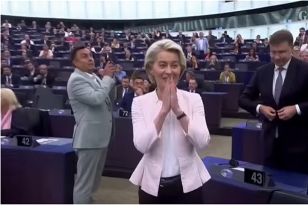 Von der Leyen, Strazburg'da iki gensoru ile karşı karşıya