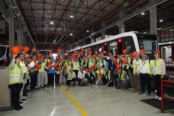 İzmit Metrosu'nun yüklenici heyeti İzmir Metro AŞ'yi ziyaret etti