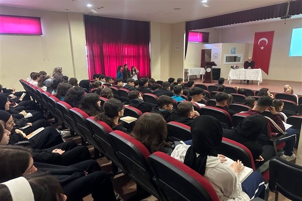 Bu yıl 6’ıncısı düzenlenen Çayırova Kitap Günleri devam ediyor