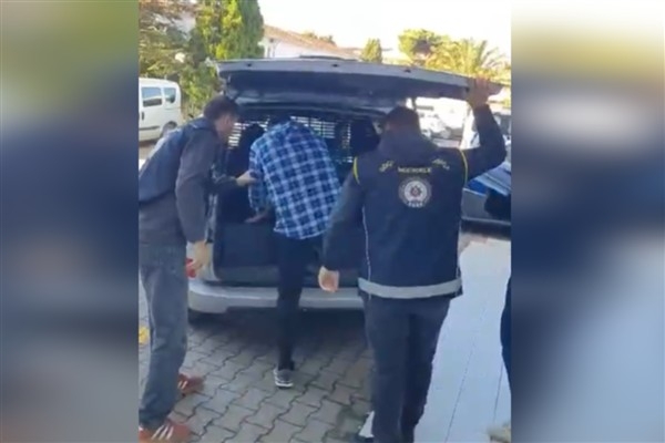 Tır dorsesinde 18 düzensiz göçmen yakalandı
