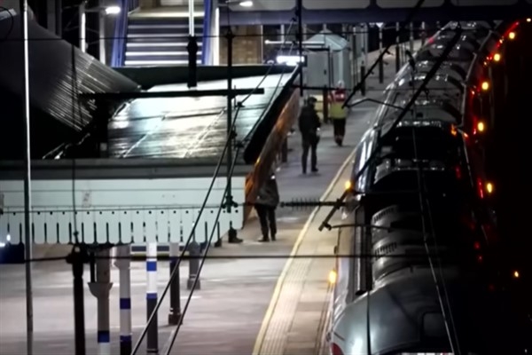 İngitere'de bıçaklı tren saldırısında bir İngiliz tutuklandı