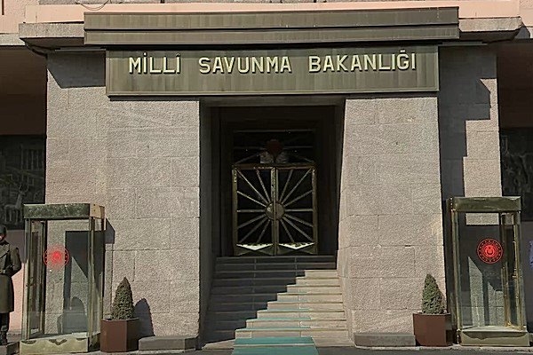 Mehmetçikler, şehit ve gazi aileleri ile buluştu