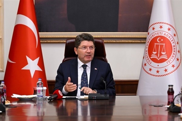 Bakan Tunç’tan HSK üyeliğine yeniden seçilen Yurtsever’e tebrik
