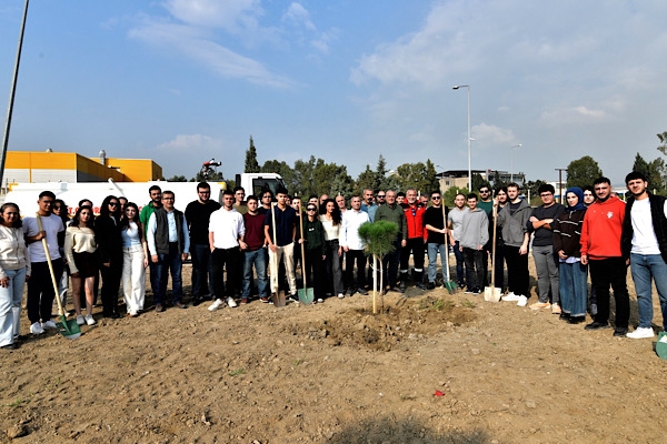 ZMO Genç 120 fıstık çamı fidanını toprakla buluşturdu