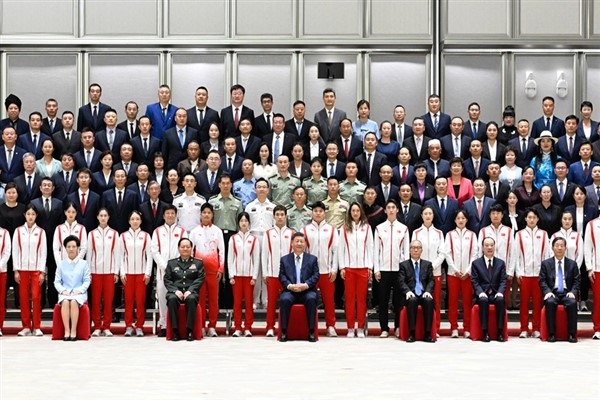 Cumhurbaşkanı Xi, spor alanında model kurum temsilcileri ve sporcuları kabul etti