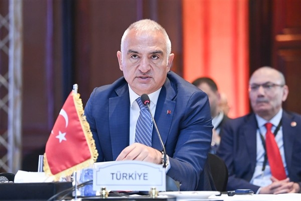 Bakan Ersoy, Anıtkabir'deki törene katıldı