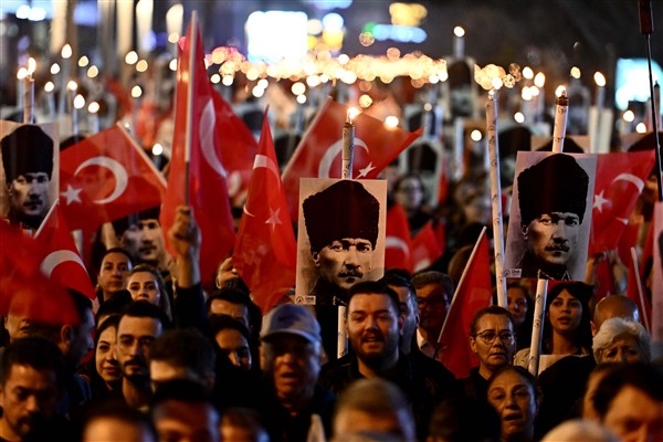 Muratpaşa’da &Prime;Ata’ya Saygı Yürüyüşü&Prime; düzenlendi