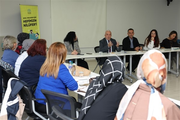 Özdemir, mahalle kadın derneklerinin temsilcileriyle bir araya geldi