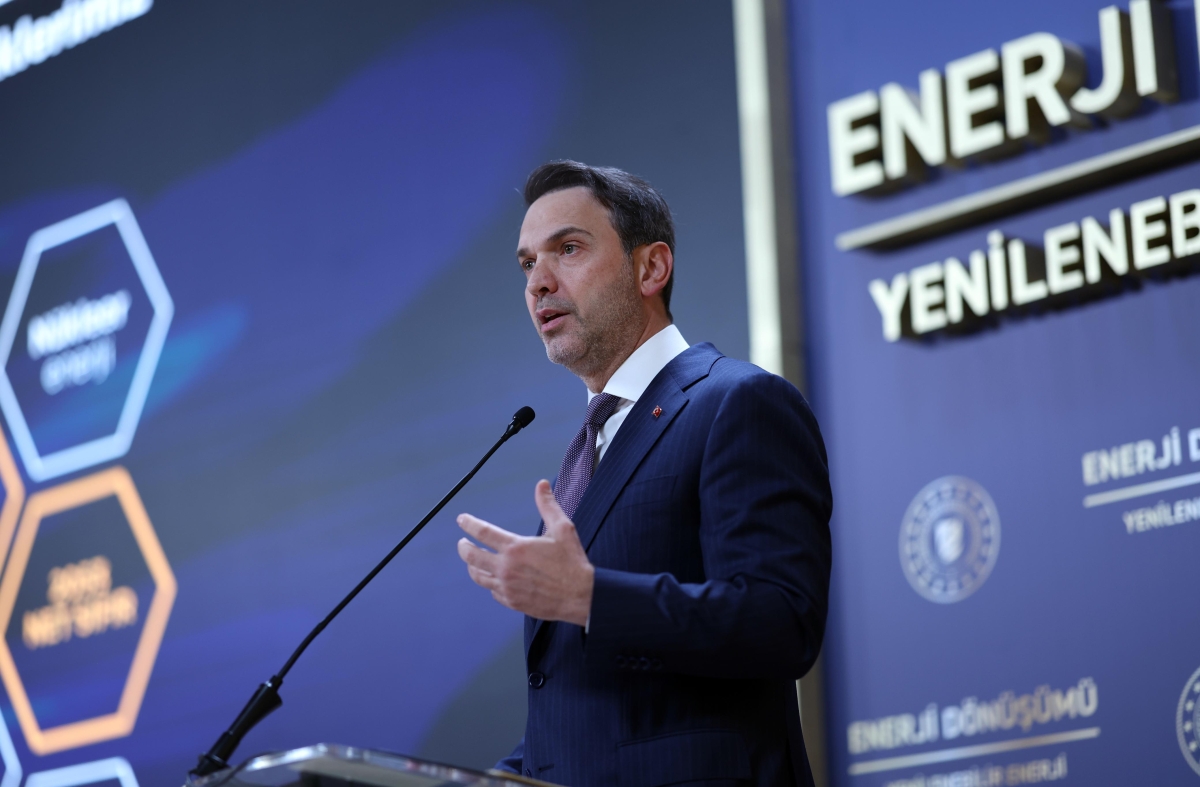 Bakan Bayraktar, gençlerle buluştu