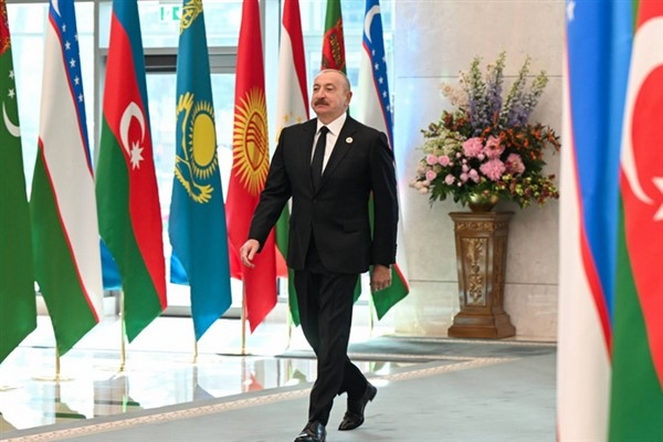 Aliyev, Taşkent’teki zirveye katılmak üzere Kongre Merkezi’ne ulaştı