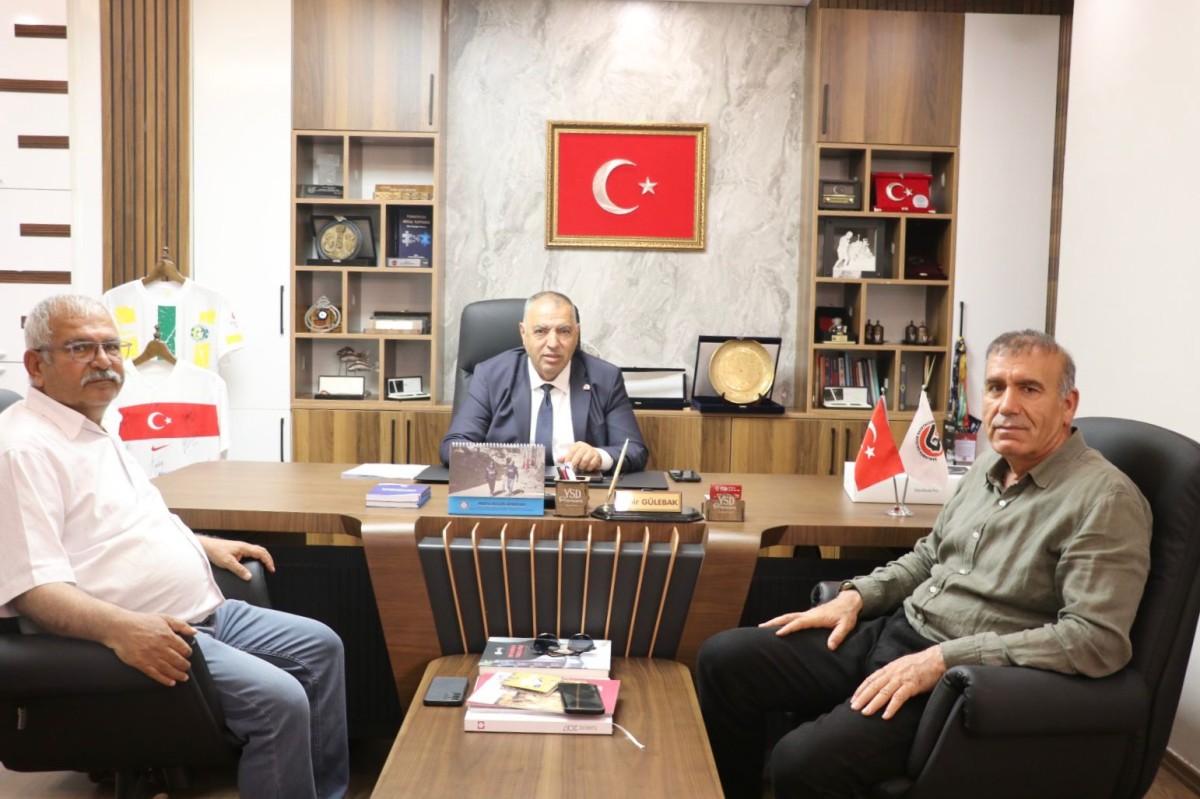 Gazeteci Mehmet Canbeyli, Şanlıurfa Çalışan Gazeteciler Derneği Başkanı ve Urfanatik Gazetesi imtiyaz sahibi Tahir Gülebak’ı ziyaret etti.