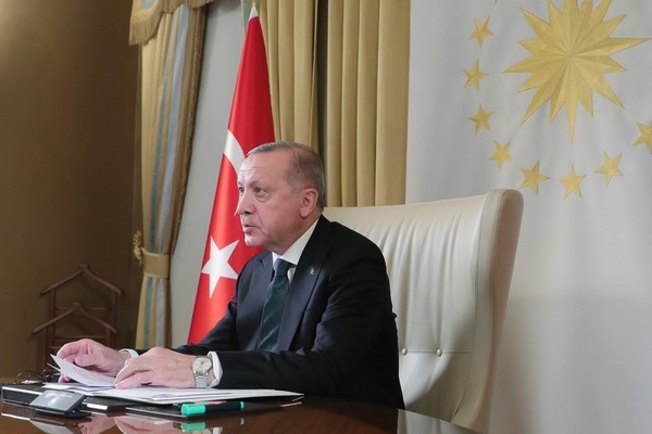 Cumhurbaşkanı Erdoğan, Umman Sultanı Tarık ile telefonda görüştü