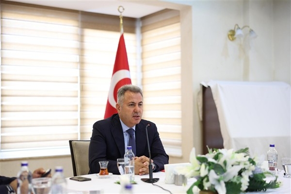 Vali Elban’dan motosikletli timlere bayram ziyareti