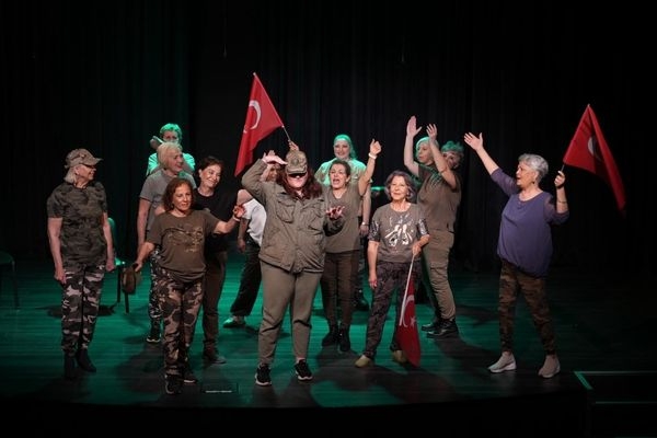 Maltepe’de mahalle tiyatrosundan ilk oyun: “Kadınlık Bizde Kalsın” seyirciyle buluştu