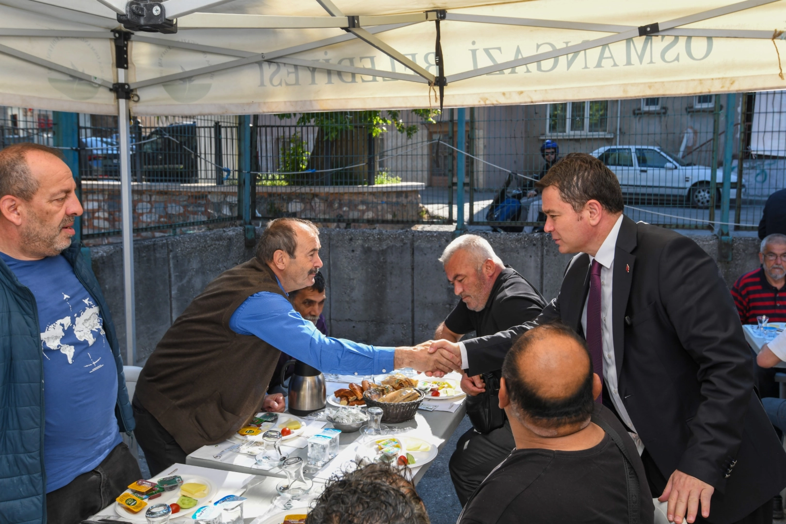 Erkan Aydın Alacahırka’da Vatandaşlarla Kahvaltıda Buluştu