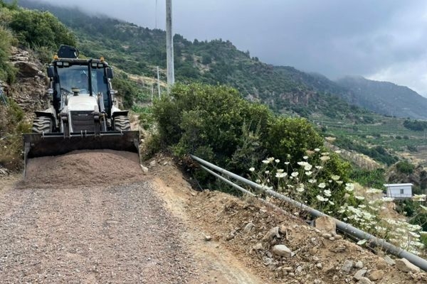 Gazipaşa Belediyesi Zeytinada Mahallesi’nde asfalt çalışmalarını sürdürüyor