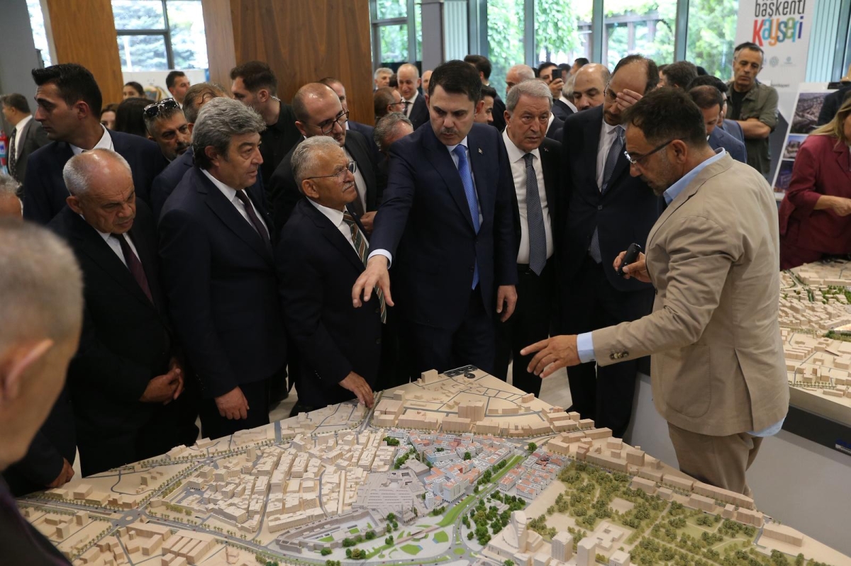 Kurum ve Yumaklı Kayseri’de Büyükkılıç’ı ziyaret etti