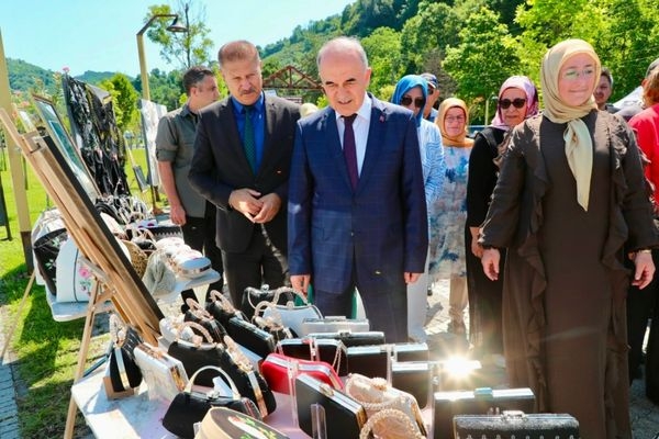 Vali Erol &Prime;İlmek İlmek Kadın Eli&Prime; sergisinin açılışına katıldı