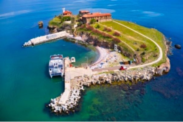 Burgaz’ın simgesi Anastasia Adası’nda yaz  programı açıklandı