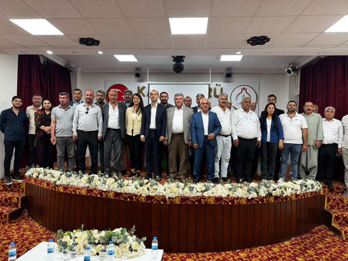 DBP ve DEM Parti Heyeti Şanlıurfa'da Muhtarlarla Barış Sürecini Görüştü
