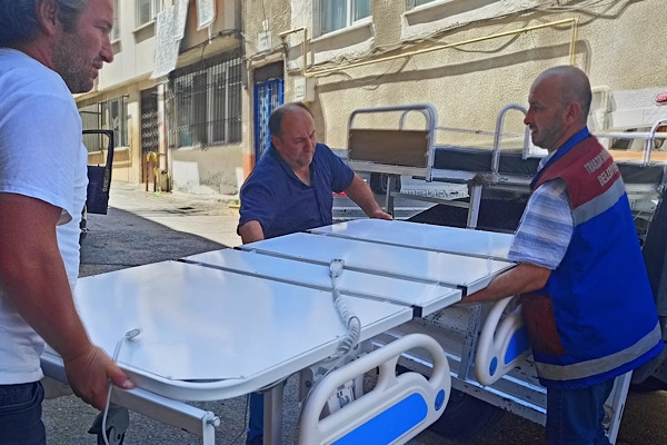 Trabzon'da yatağa bağımlı vatandaşlara hasta yatağı desteği sağlandı