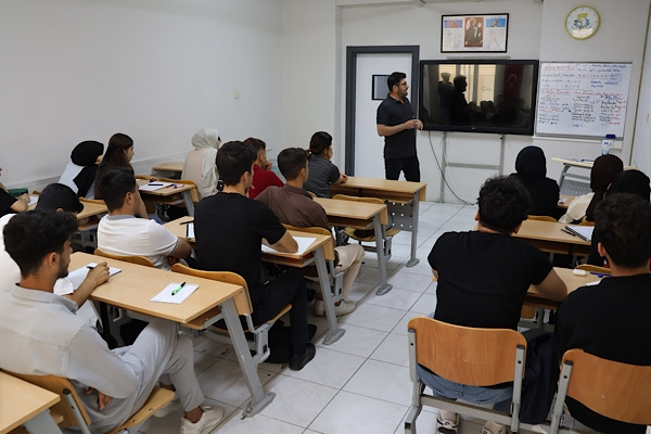 Haliliye'de üniversite adaylarına ücretsiz yaz kursu düzenleniyor