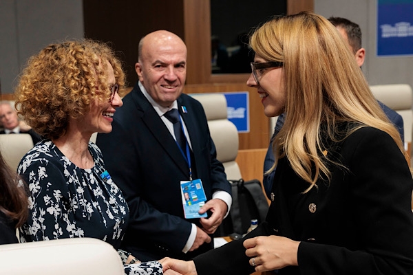 Bulgaristan Dışişleri Bakanı Petrova, Ankara'daki NATO Zirvesi'ne katıldı