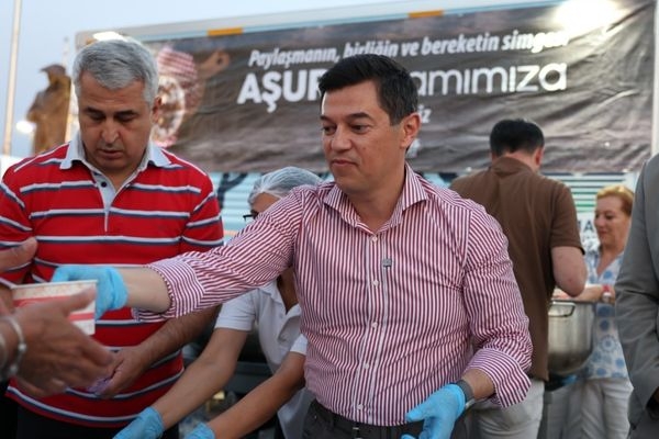 Marmaris’te 2 bin kişiye aşure ikramı