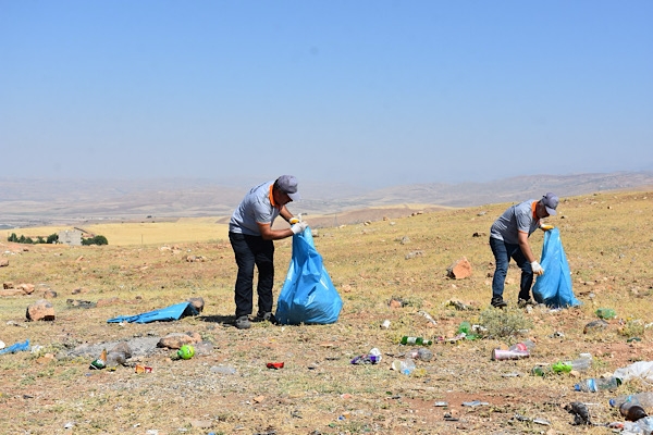Siirt’te çevre yolunda temizlik çalışması gerçekleştirildi