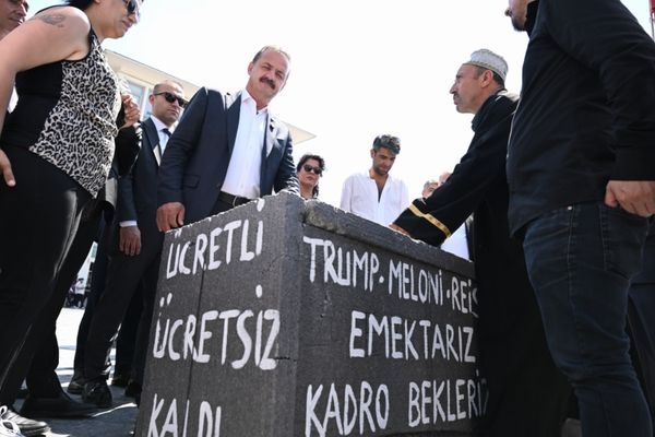 Ağıralioğlu: Faize bulduğunuz parayı öğretmenlere de bulun