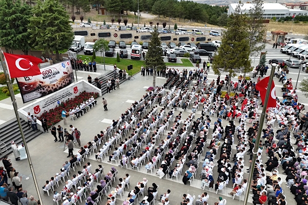 Çorum'da 600 çocuk şehitlikte aynı anda Kur'an-ı Kerim okudu