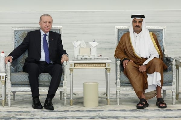 Cumhurbaşkanı Erdoğan, Doha'da Katar Emiri Al Sani'ye taziye dileklerini iletti