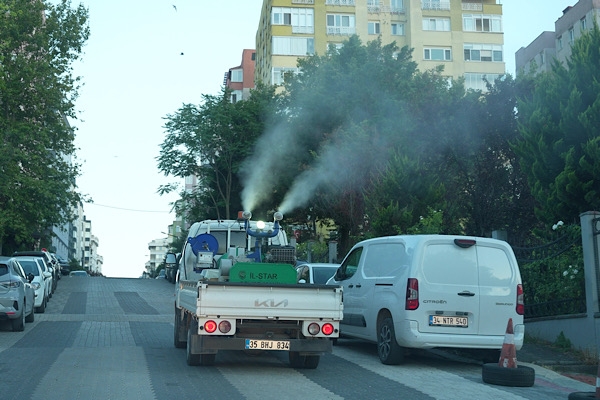 Maltepe’de ilçe genelinde ilaçlama çalışmaları sürdürülüyor
