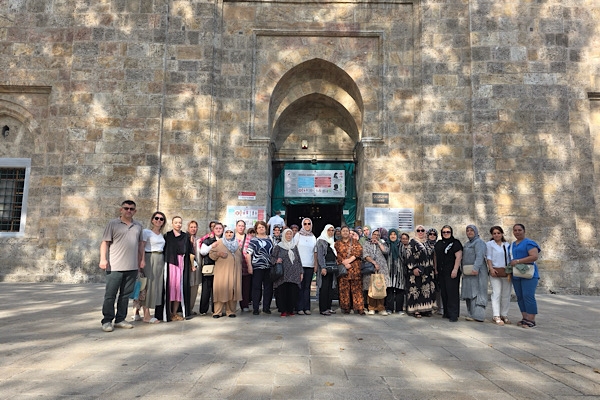 Gemlikli kadınlar, belediyenin kültür turuyla Bursa'yı gezdi