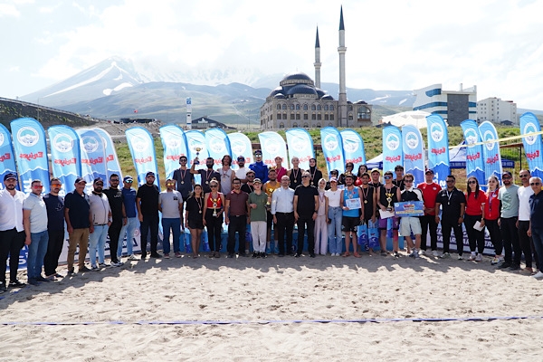 Erciyes'te 2 bin 200 metre rakımda Plaj Voleybolu Turnuvası düzenlendi
