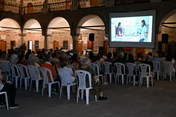 “Toz Bezi” filmi ve söyleşisi Manisa’da düzenlendi