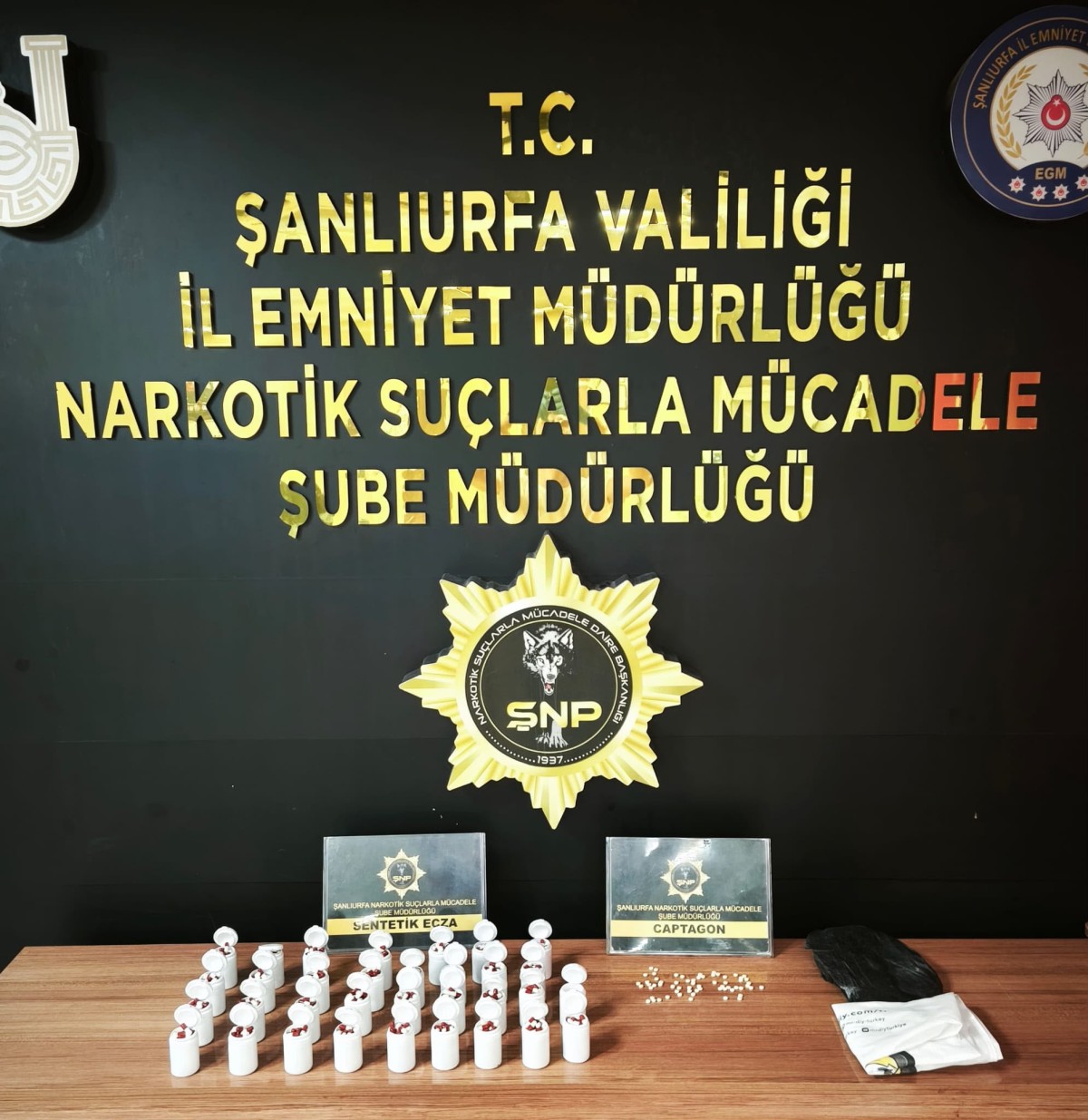 Şanlıurfa'da Uyuşturucu Operasyonu: 3 Tutuklama, Binlerce Hap Ele Geçirildi