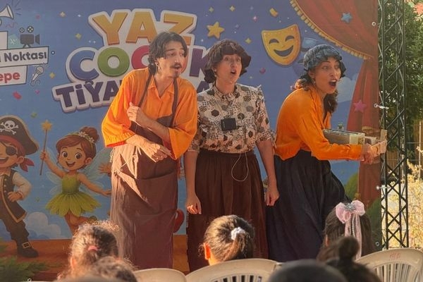 Maltepe'de çocuklar &Prime;Güzel ve Çirkin&Prime; tiyatro oyunuyla buluştu