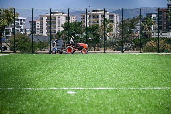 Bornova’da spor tesisleri yenilendi