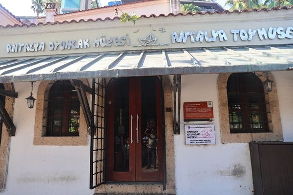 Antalya Oyuncak Müzesi ziyaretçilerini ağırlamayı sürdürüyor