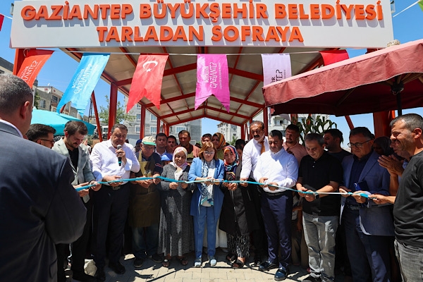  Serinevler Mahallesi'nde &Prime;Haydi Tarladan Sofraya&Prime; pazar yeri açıldı