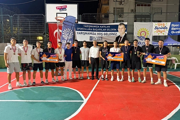  Gölcük’te Sokak Basketbolu Turnuvası final maçlarıyla tamamlandı