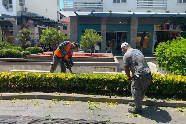 Kemer Liman Caddesi'nde çevre düzenlemesi çalışması yapıldı