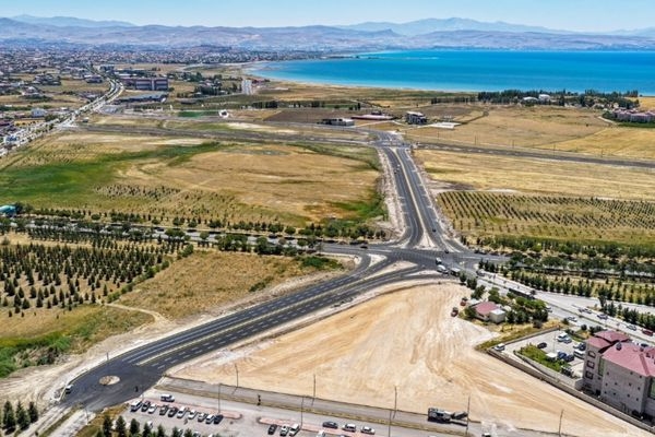 Van Gölü Sahil Yolu’nda üniversiteye kesintisiz ulaşım sağlandı