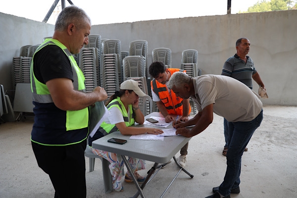  Antalya’da yangından etkilenen üreticilere sera naylonu desteği sağlandı